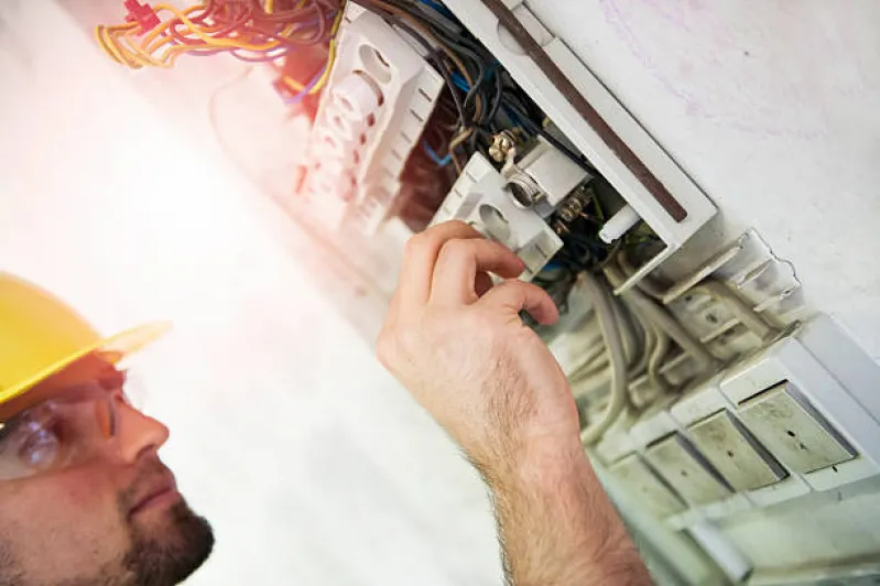 Empresa Especializada em Montagem de Cabine Primária