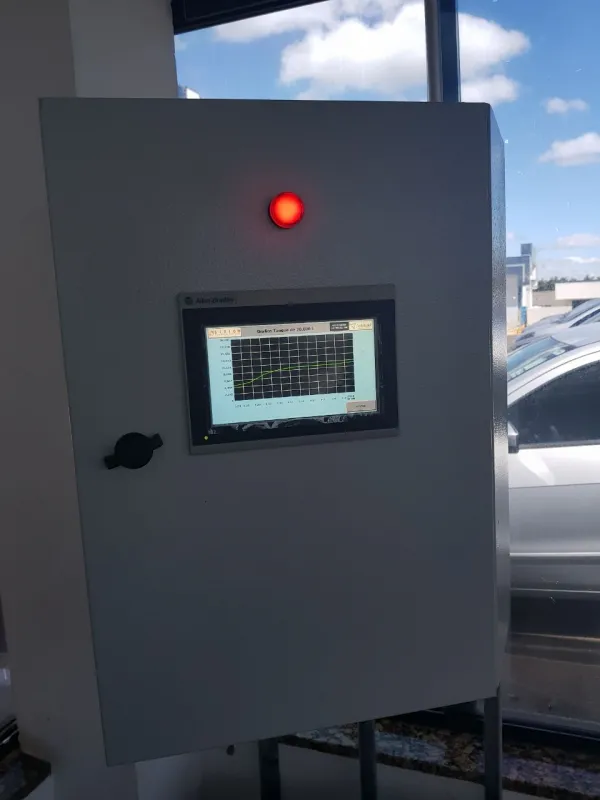 Montagem de Painel de Motores Automáticos